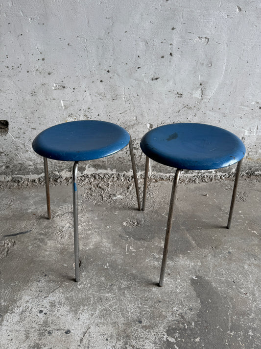 Set van 2 blauwe vintage Dot krukken model 3170 van Arne Jacobsen voor Fritz Hansen, 1974