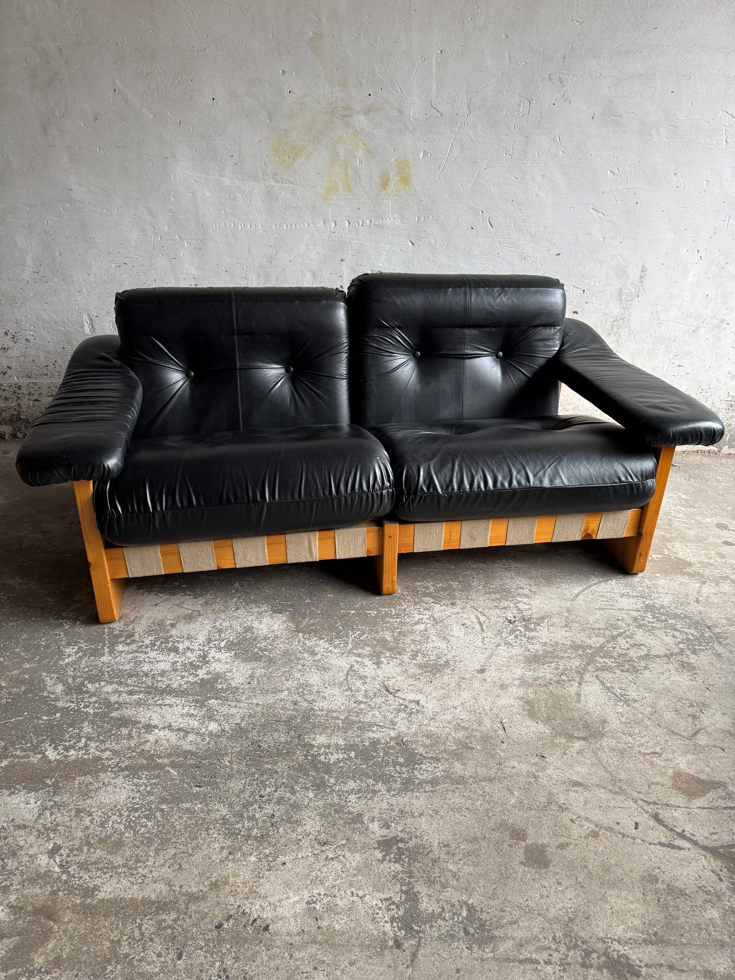 Vintage Italian Sofa by Poltrona Munari – 1970s Design