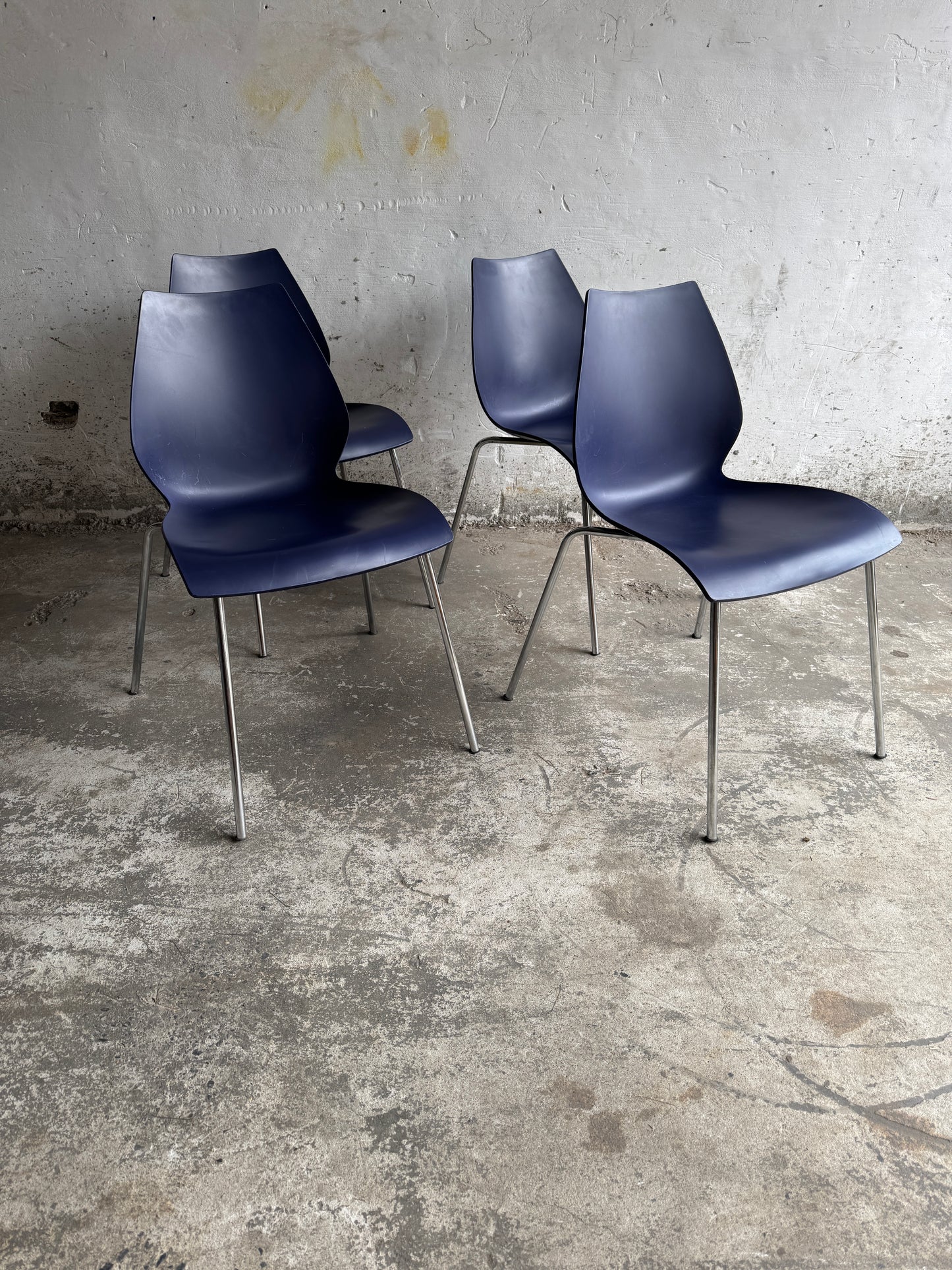 Set van 4 Maui-stoelen van Kartell – Ontworpen door Vico Magistretti