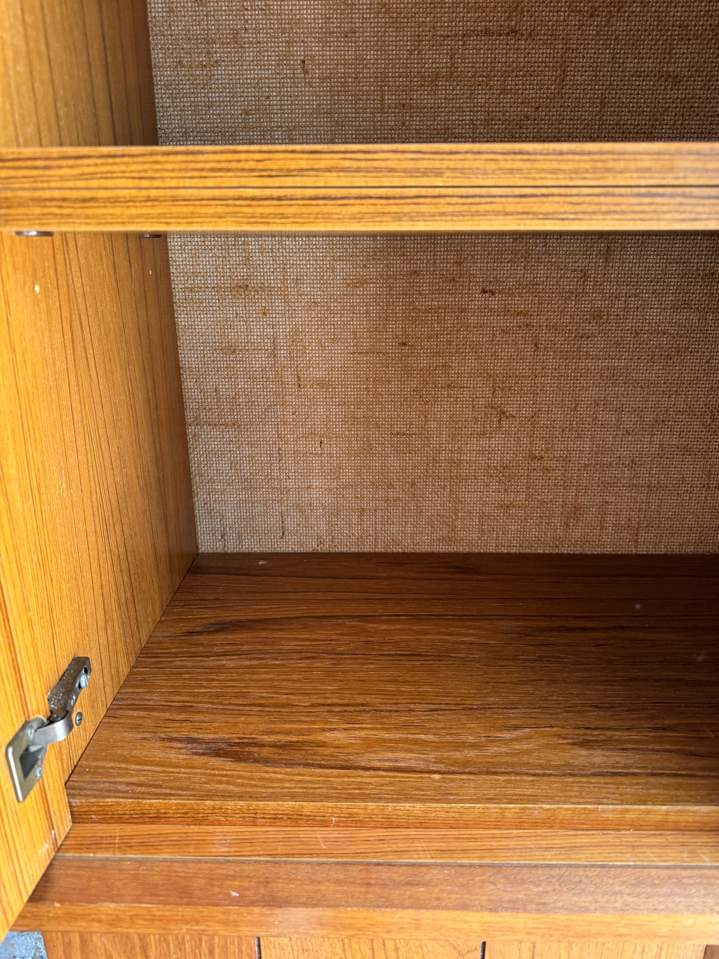 Hoge Deense teakhouten kast met geïntegreerde handgrepen – modulair ontwerp uit de jaren 70