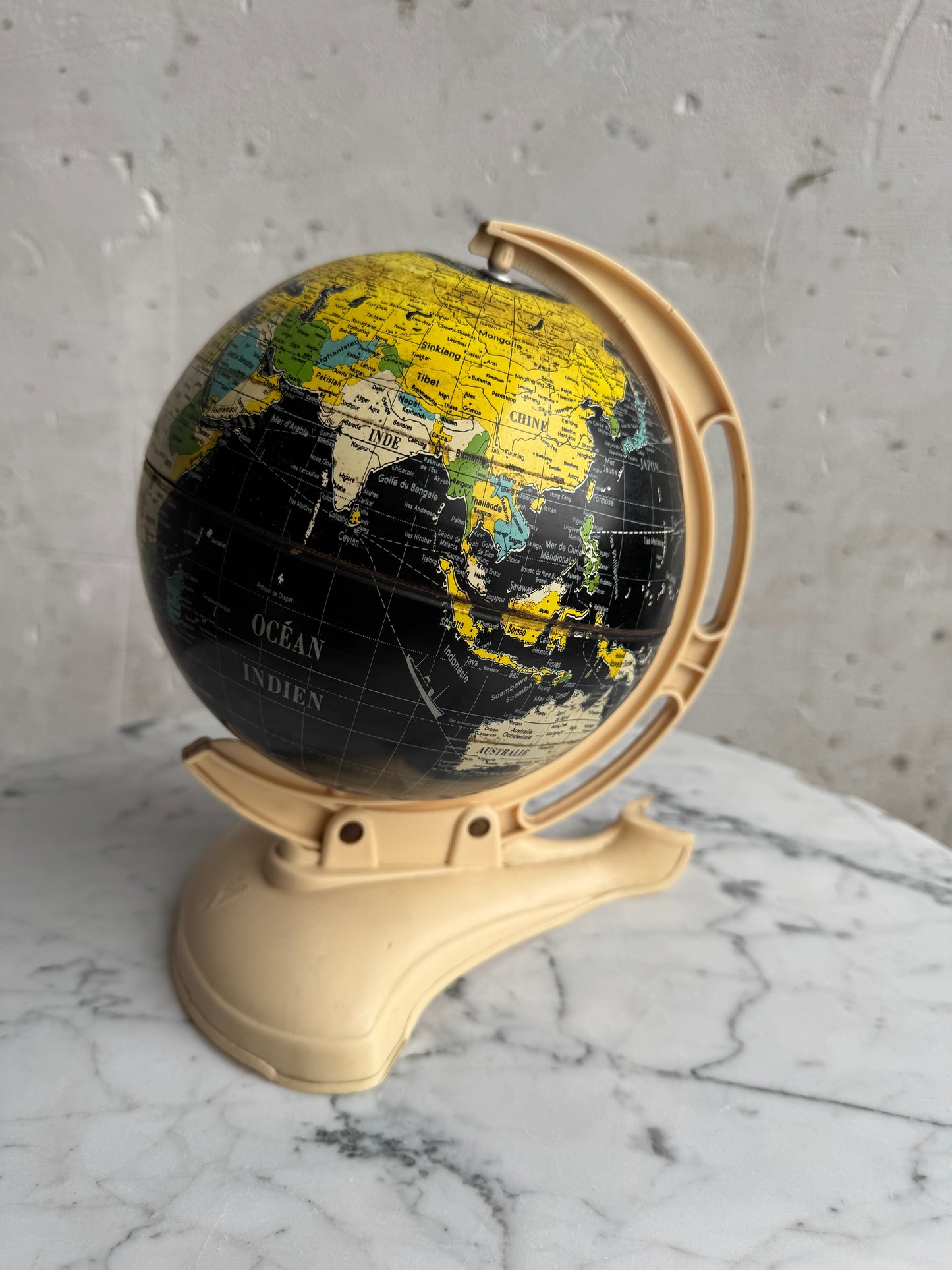 French Vintage School Globe – Black Ocean Model