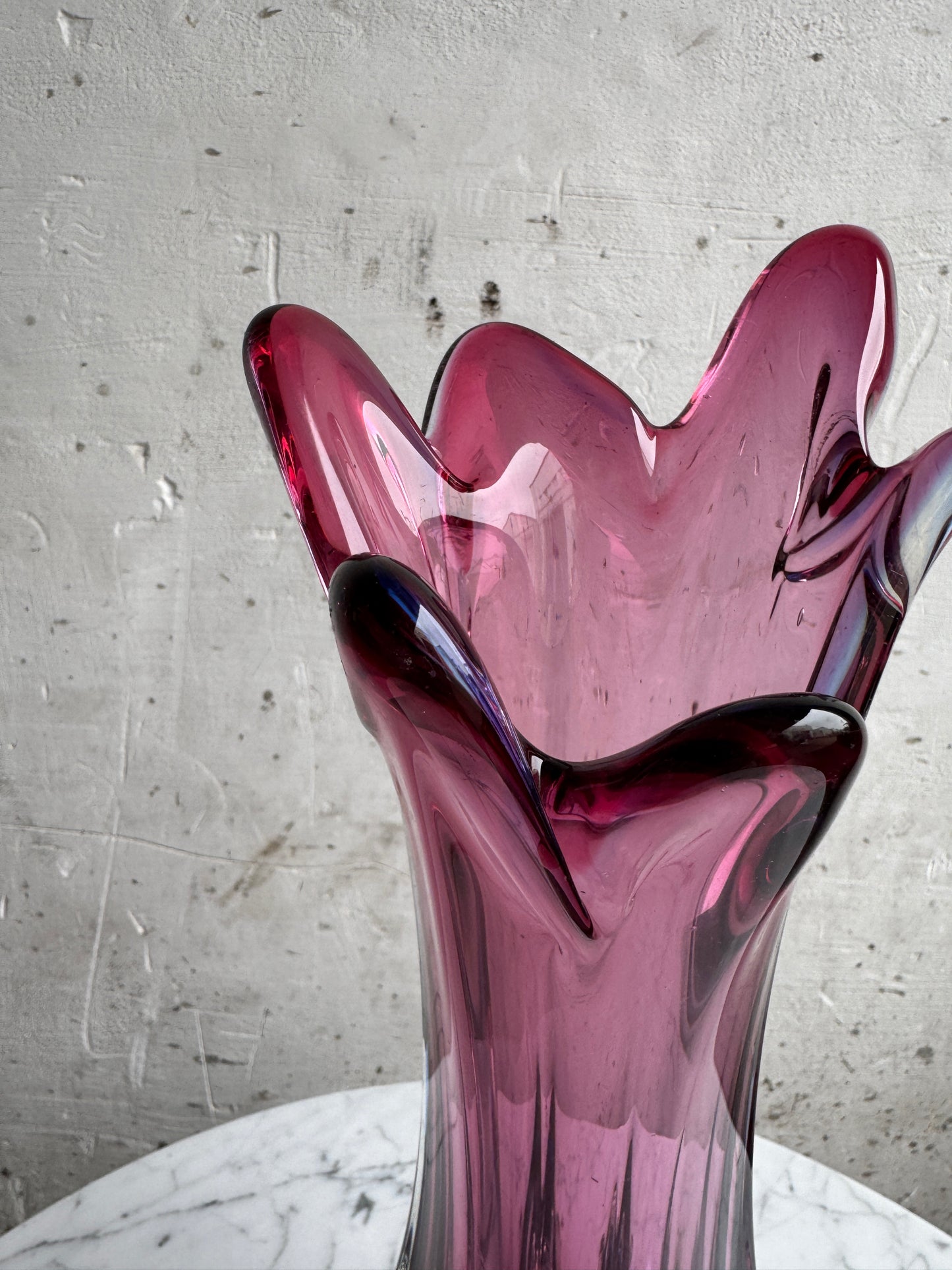 Murano-Style Sommerso Glass Vase – Ruby Core, Sculptural Form