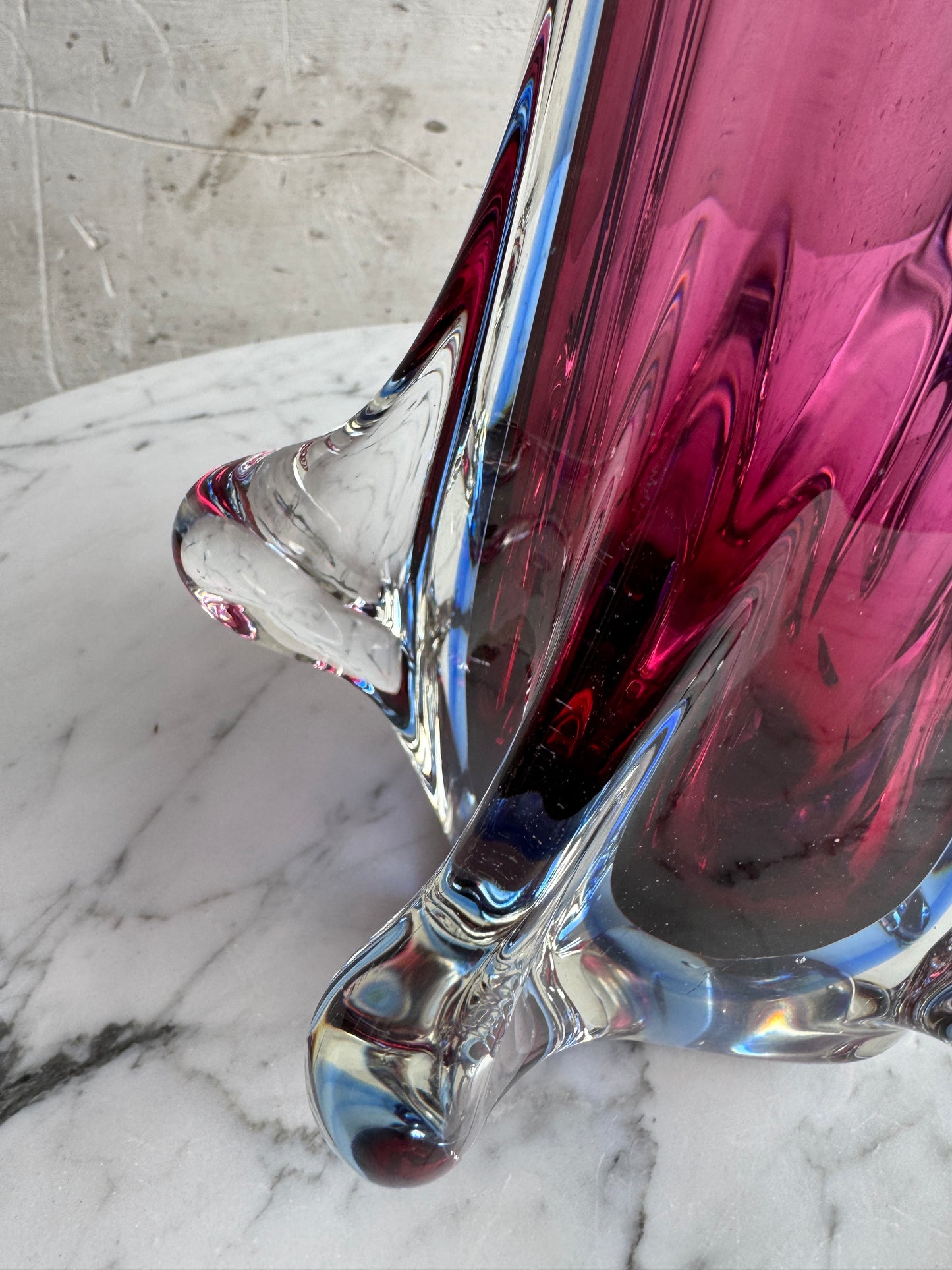Murano-Style Sommerso Glass Vase – Ruby Core, Sculptural Form
