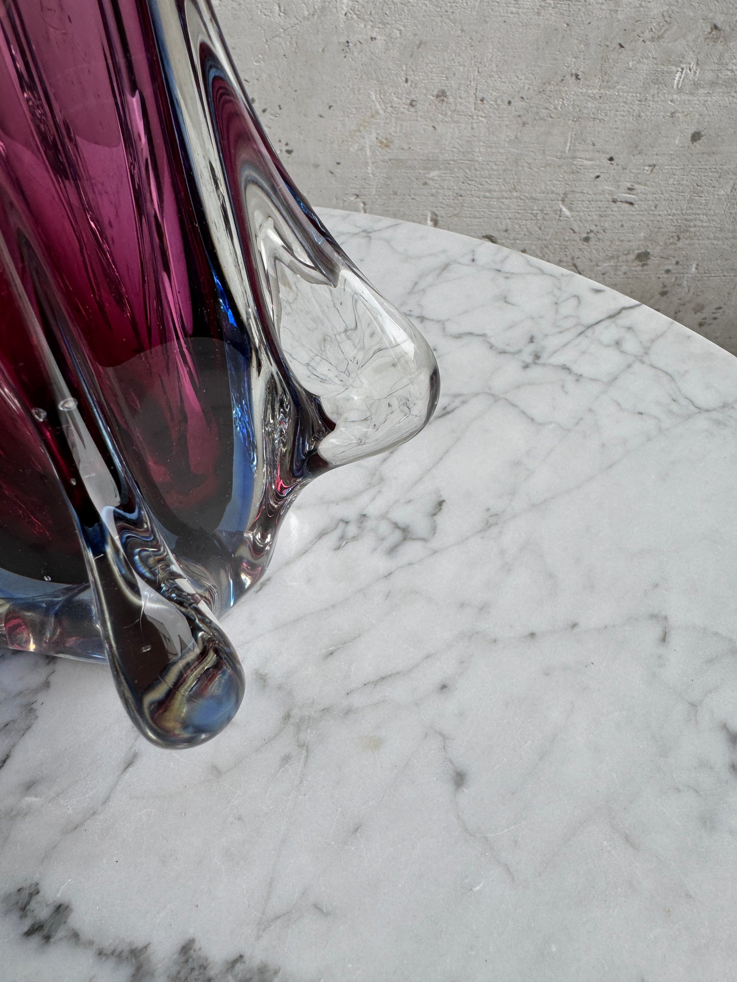 Murano-Style Sommerso Glass Vase – Ruby Core, Sculptural Form