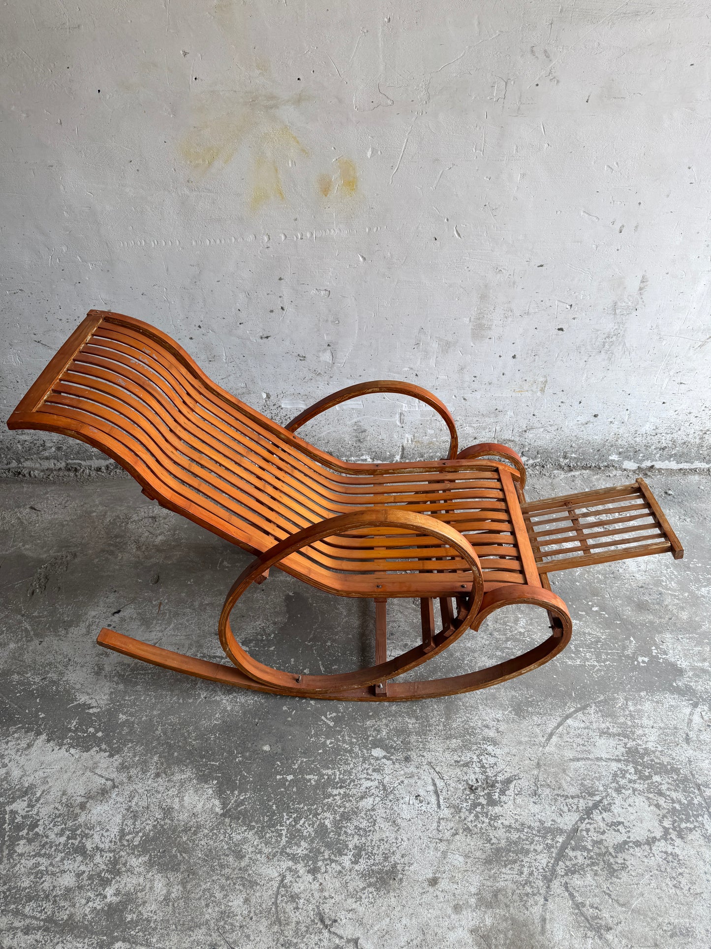 Vintage Wooden Rocking Chaise Longue with Circular Frame