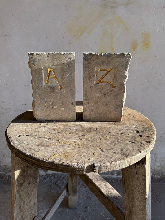 A-Z boekensteunen van Walter De Buck