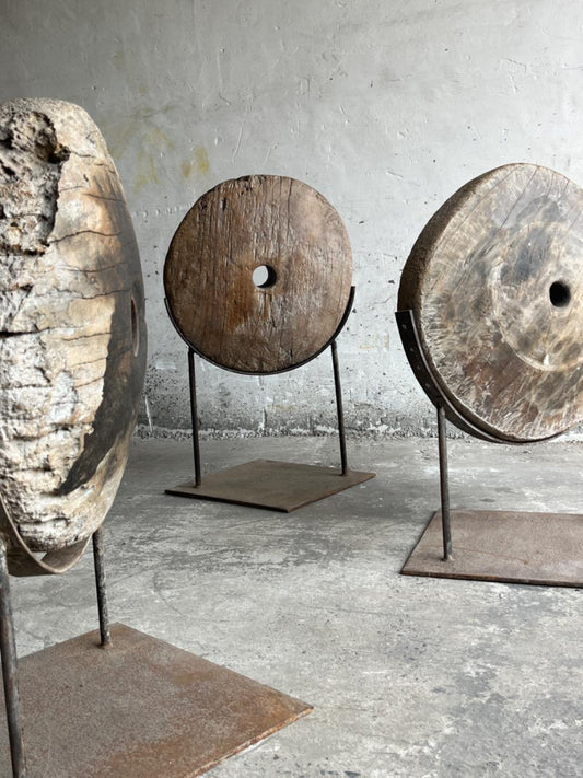 belangrijke wielen van houten karren, Indiaans werk uit het begin van de 20e eeuw