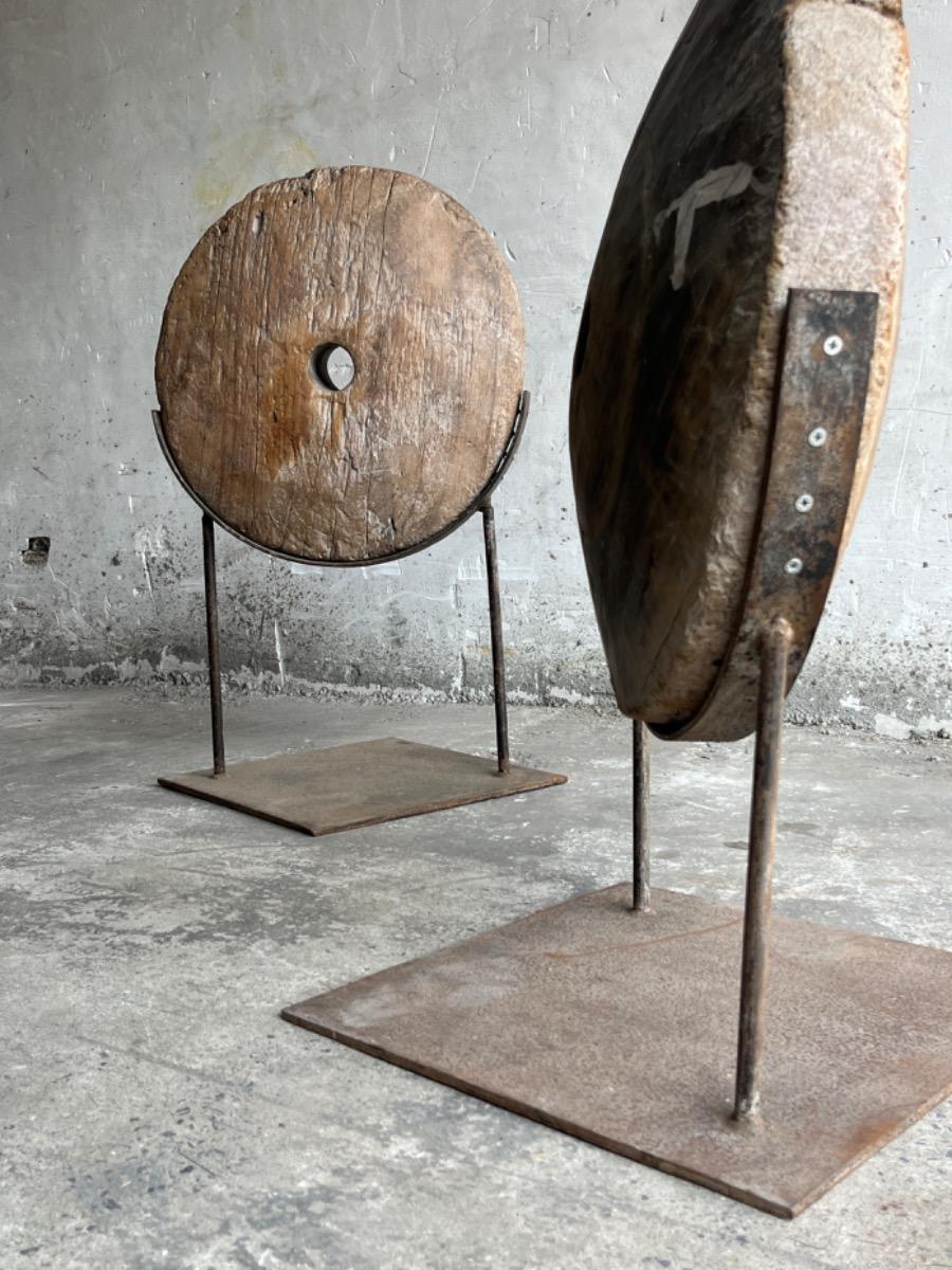 belangrijke wielen van houten karren, Indiaans werk uit het begin van de 20e eeuw