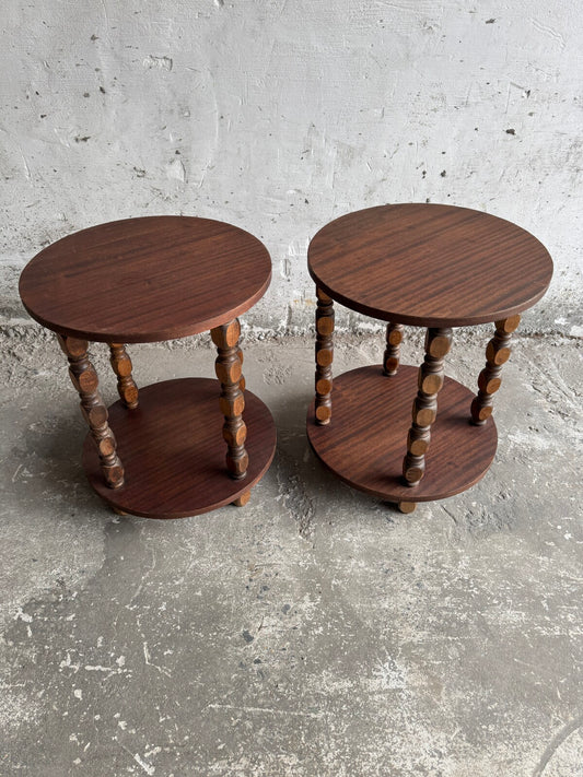 Set van 2 houten brutalistische bijzettafels