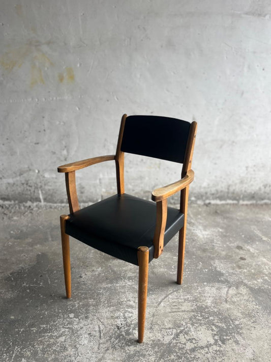 Vintage beukenhouten armstoelen met zwart skai (set van 2)