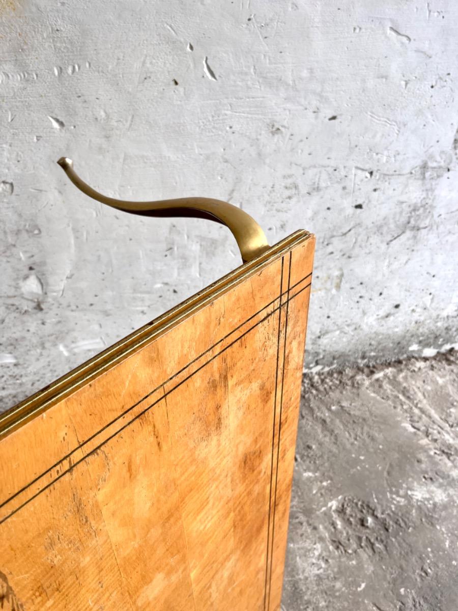 Vintage salontafel met vergulde poten en geometrisch ingelegd blad
