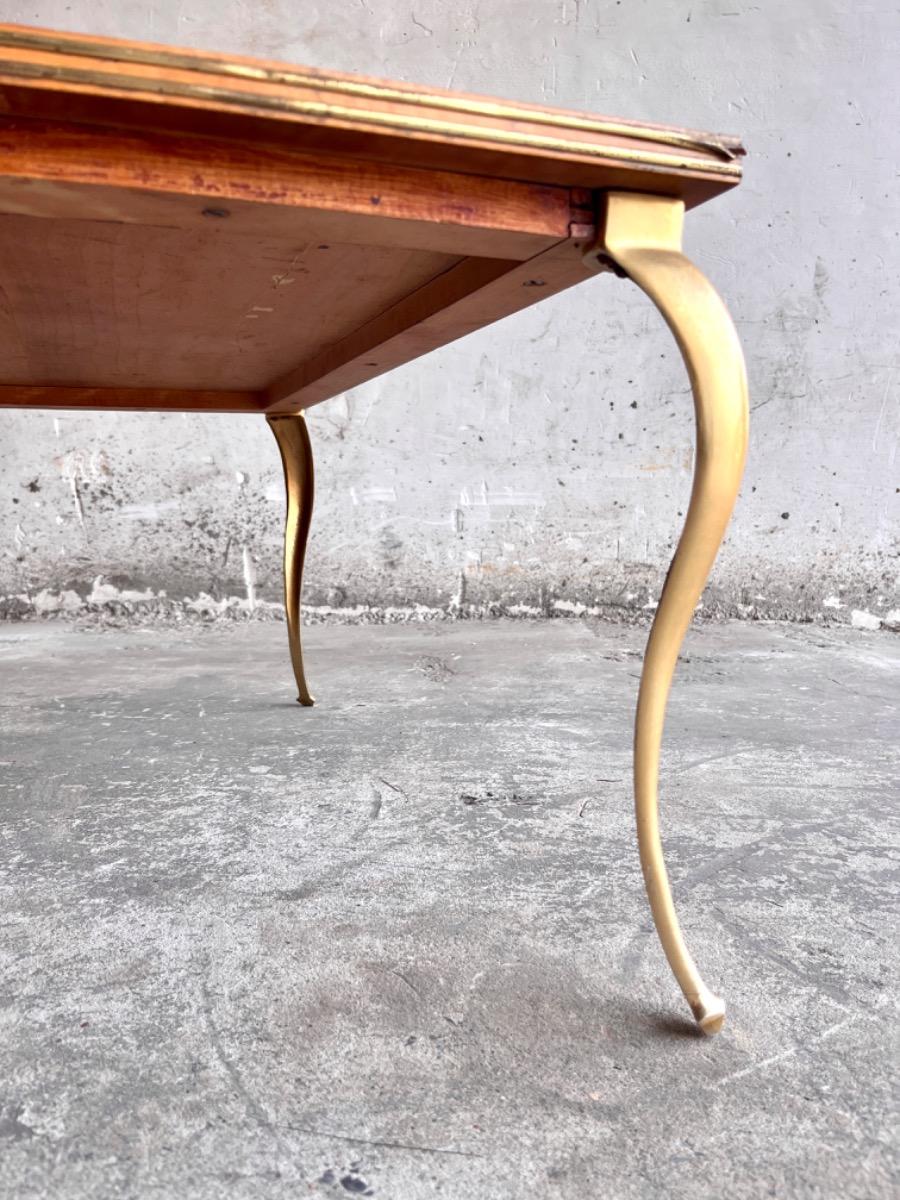 Vintage salontafel met vergulde poten en geometrisch ingelegd blad