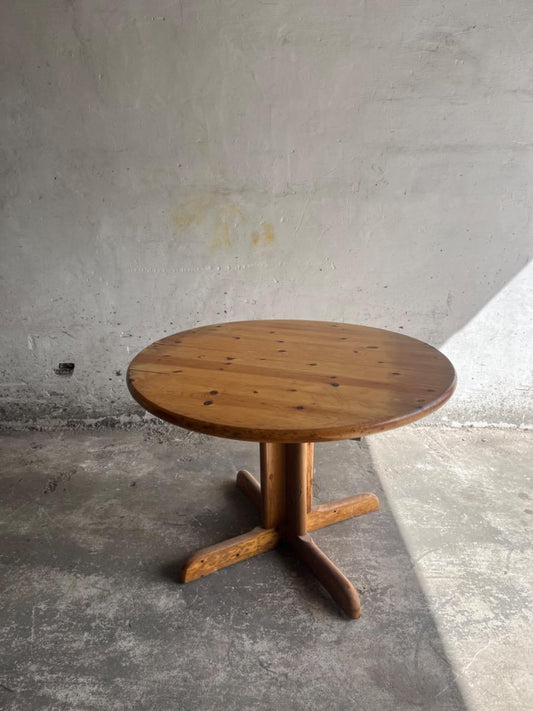 Vintage ronde dennenhouten eettafel uit de jaren 60–70
