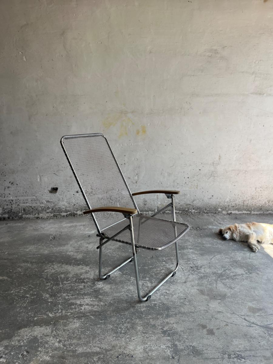 2 vintage aluminium wirefolding chairs