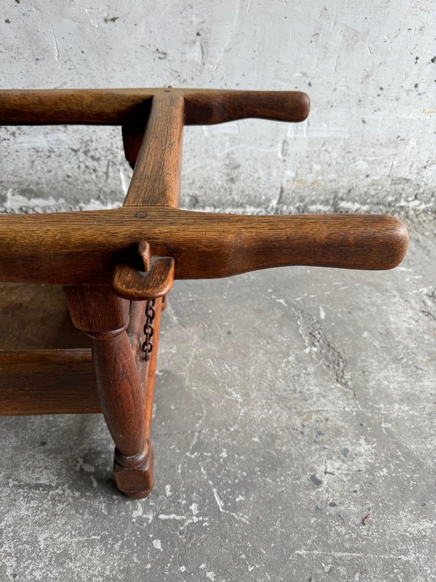 Brutlistic oak stone coffeetable with ironchains