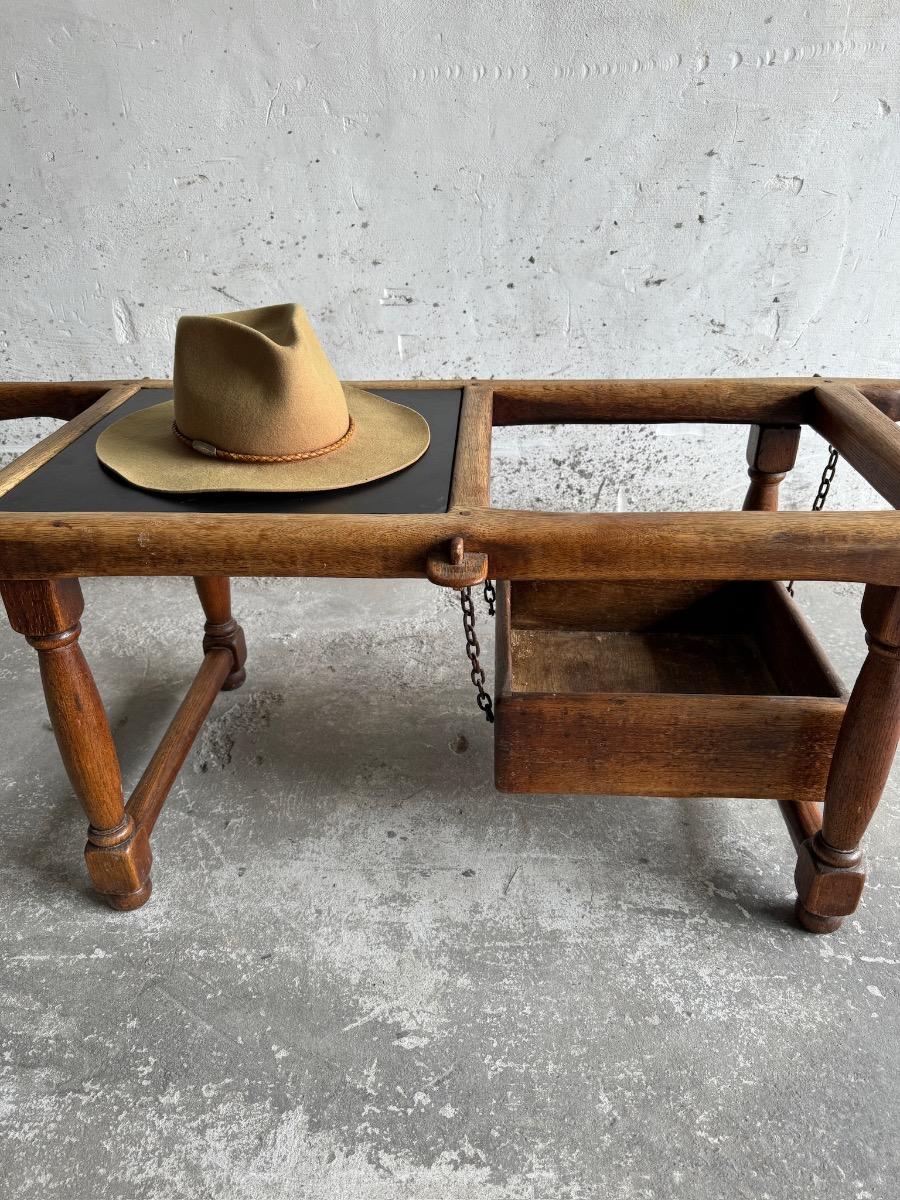 Brutlistic oak stone coffeetable with ironchains