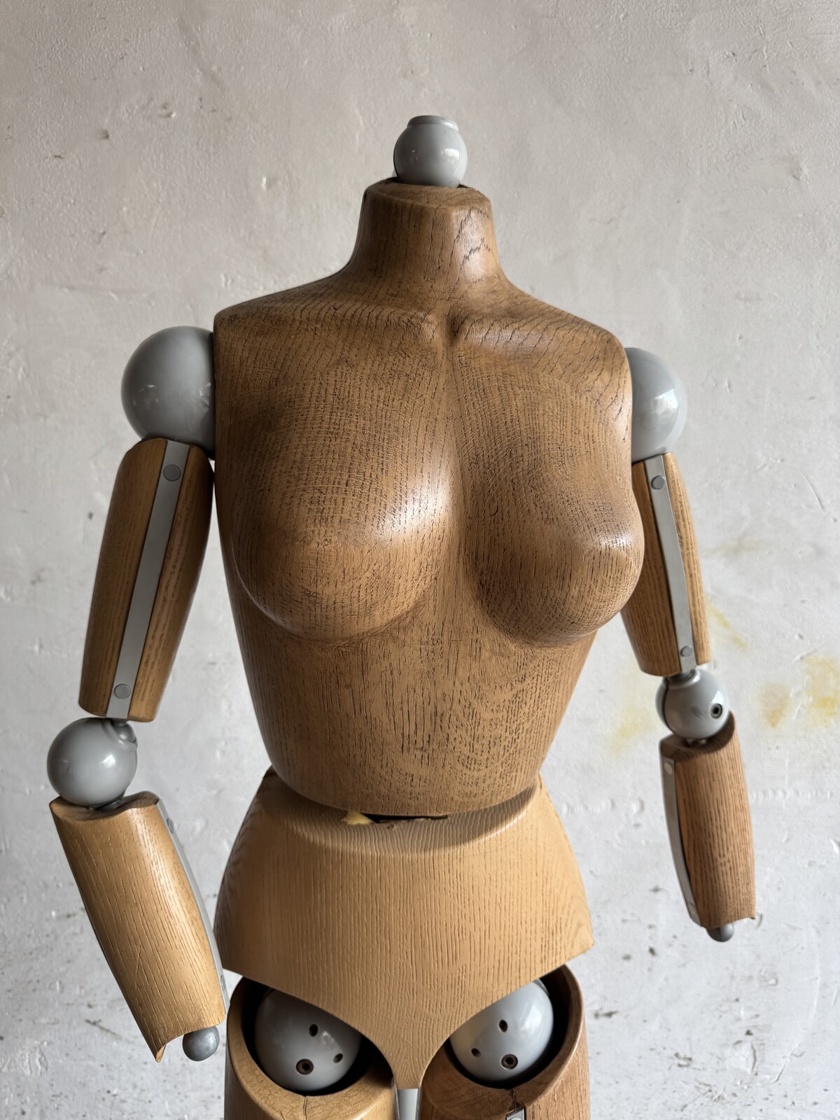 Life size beech wooden artist's model or mannequin, 20th C.