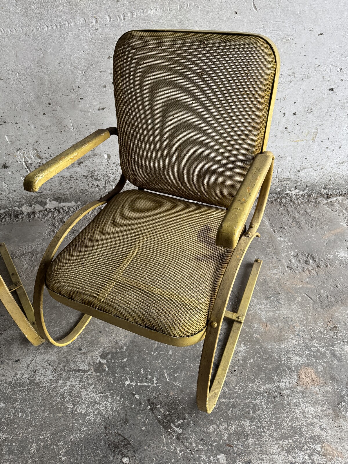 Pair of 1950's metal pattio bouncy chairs. 