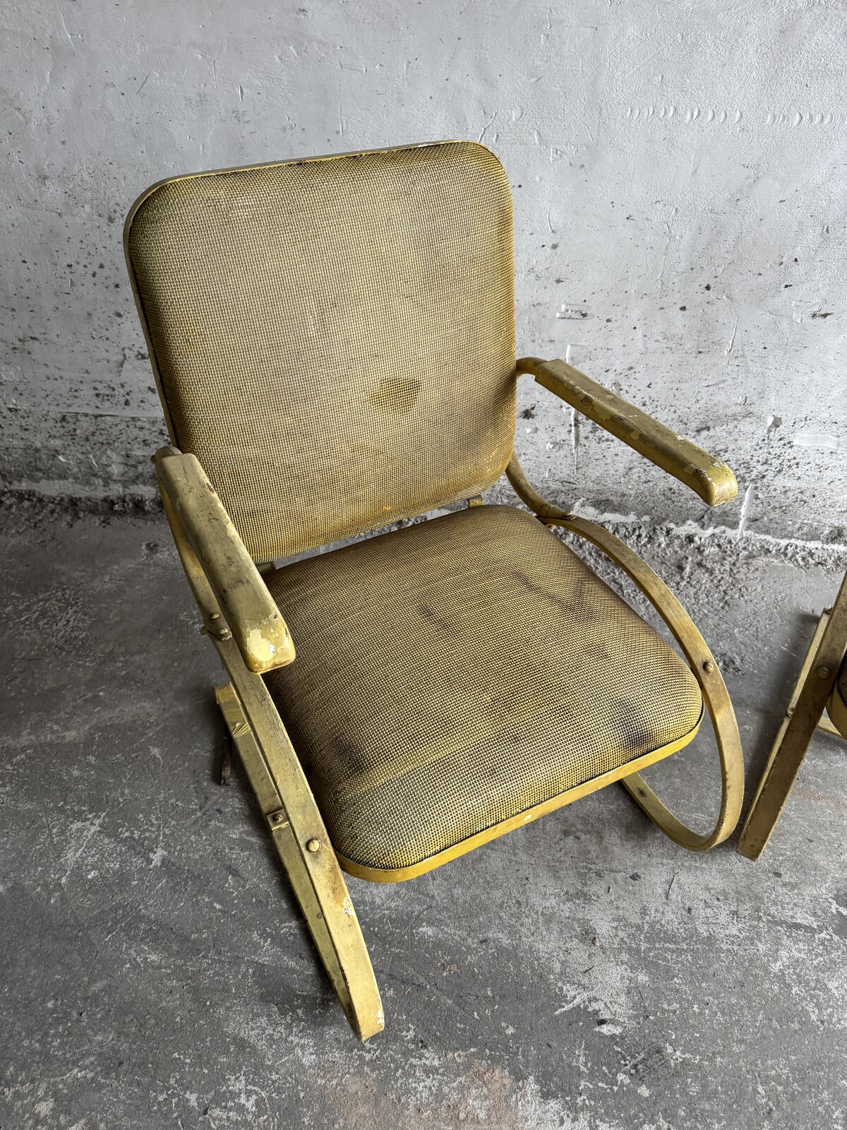 Pair of 1950's metal pattio bouncy chairs. 