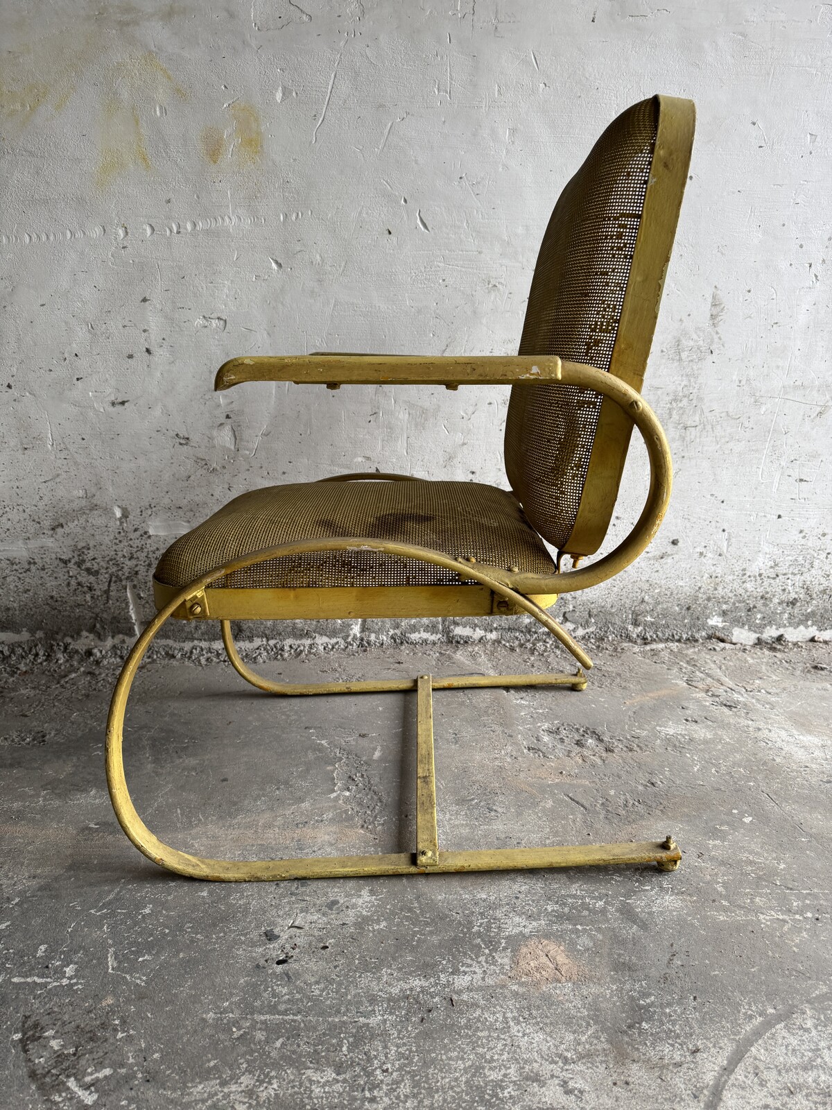 Pair of 1950's metal pattio bouncy chairs. 