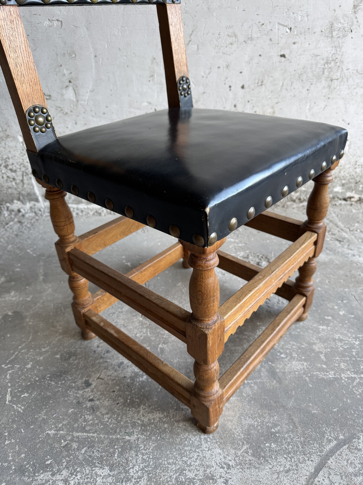 Set of 8 Wooden and leather antique flemish chairs. 