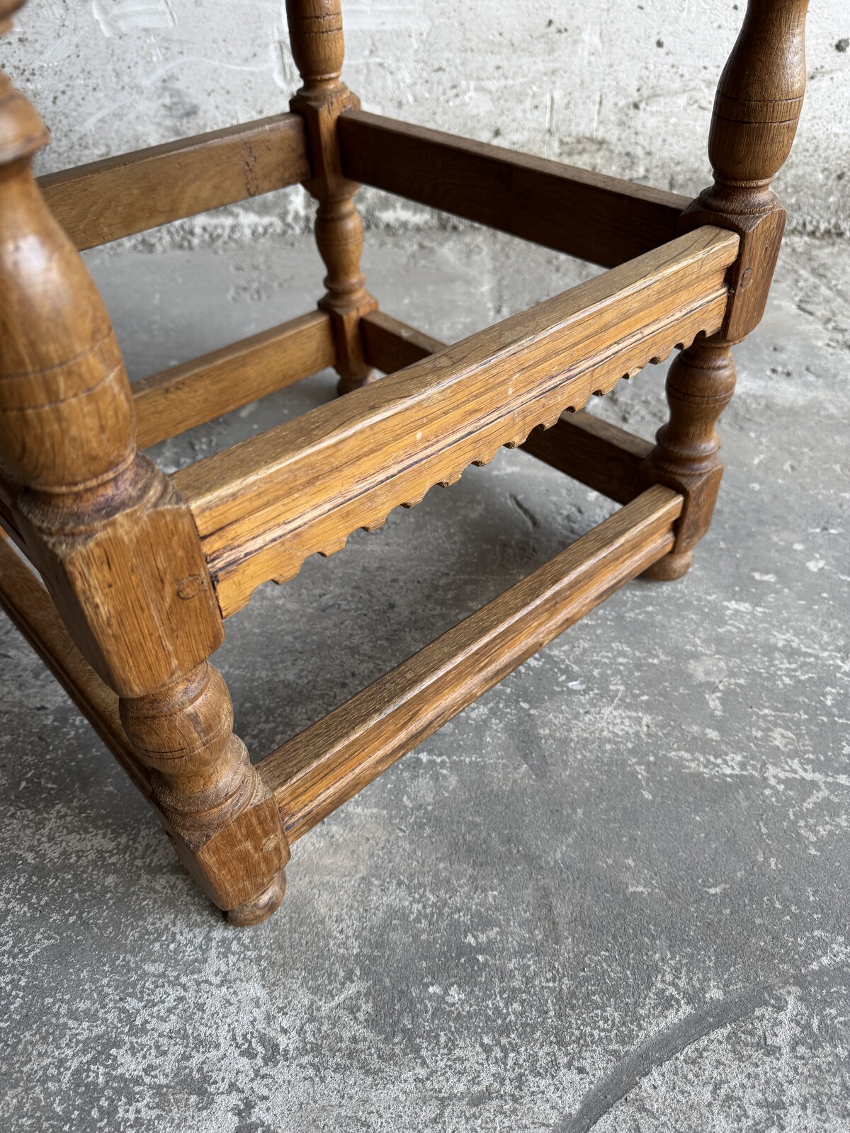 Set of 8 Wooden and leather antique flemish chairs. 