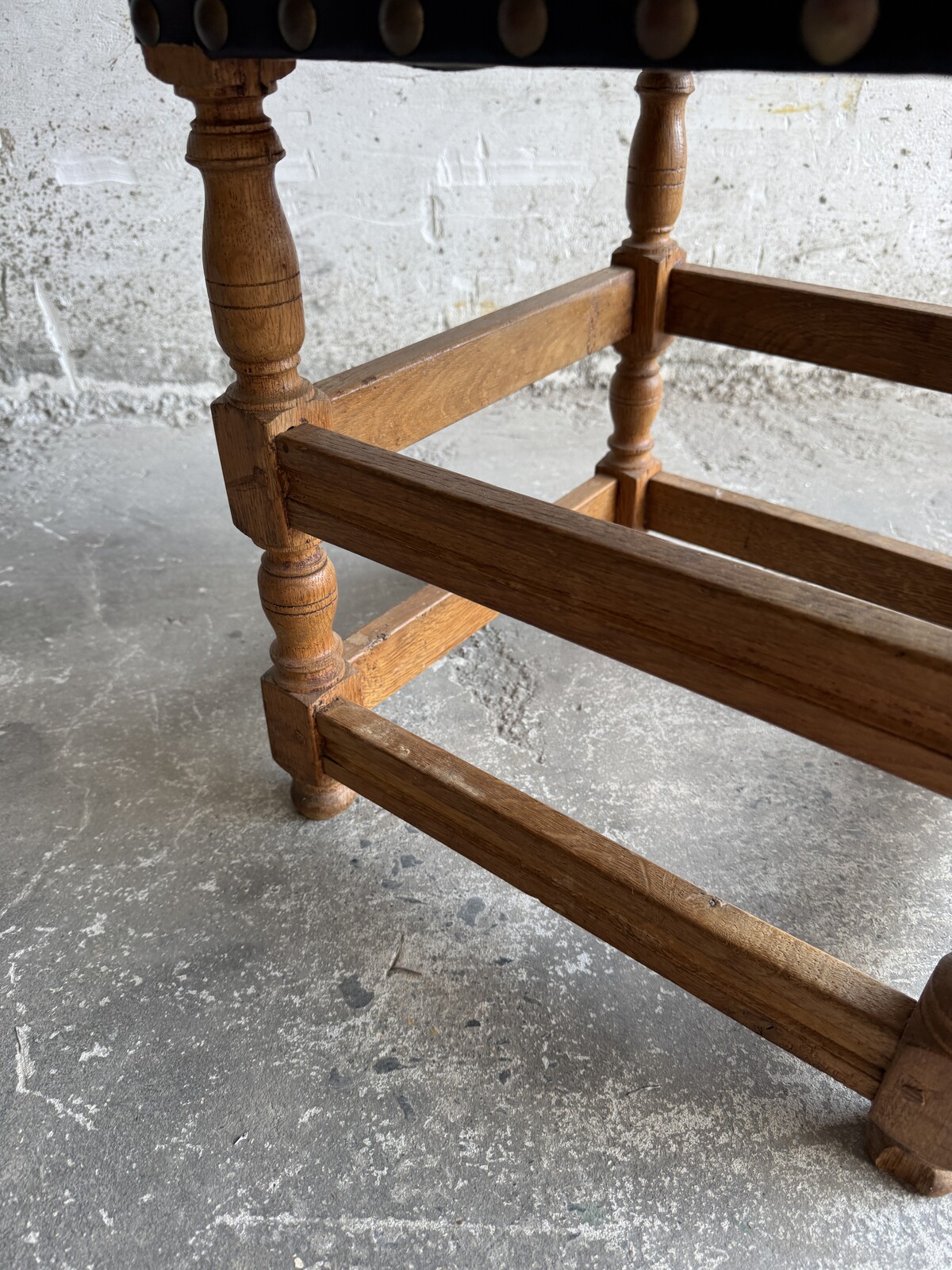 Set of 8 Wooden and leather antique flemish chairs. 