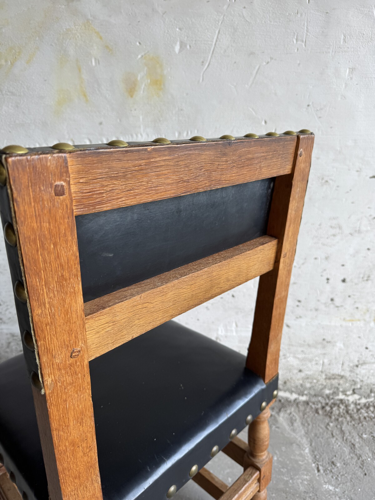 Set of 8 Wooden and leather antique flemish chairs. 