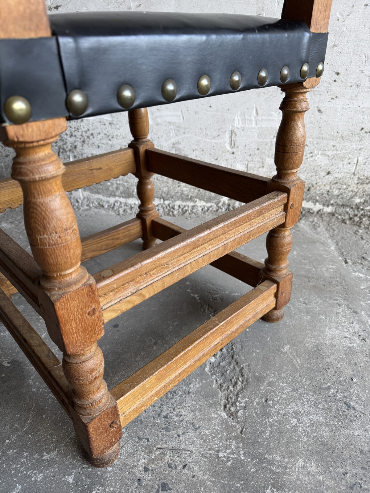 Set of 8 Wooden and leather antique flemish chairs. 