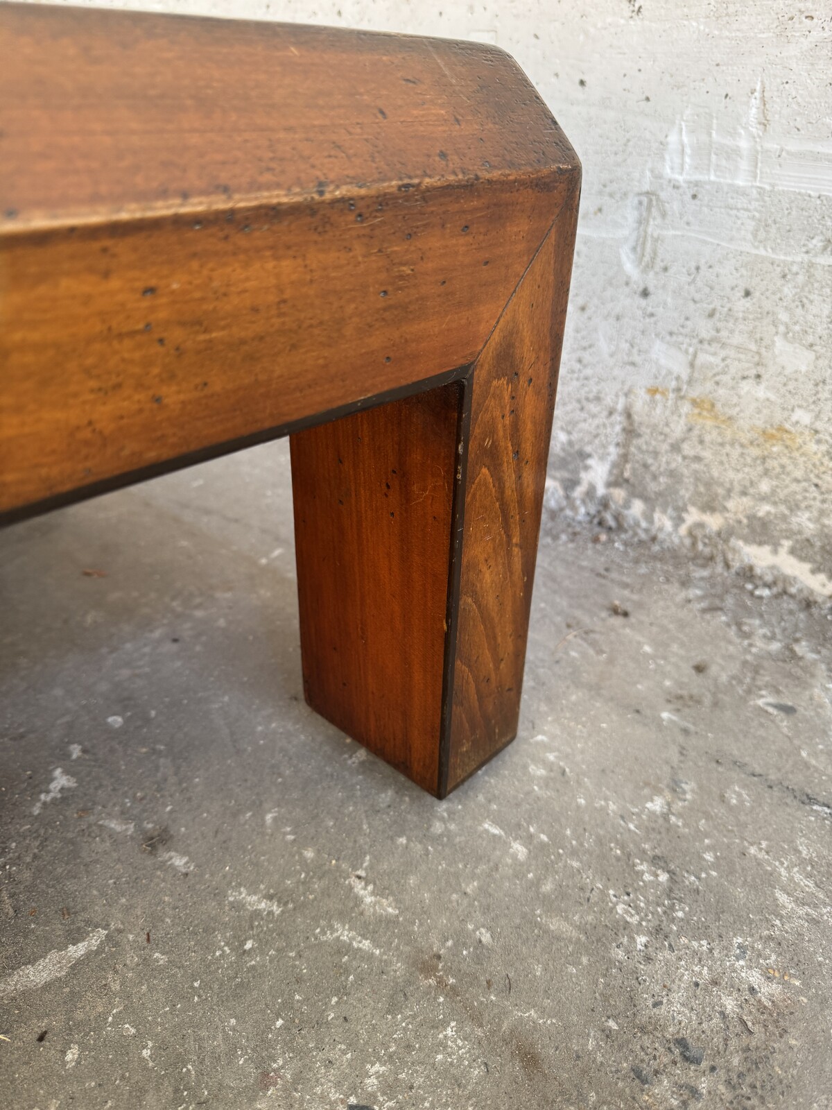 Stunning wooding coffee table with detailed inlay