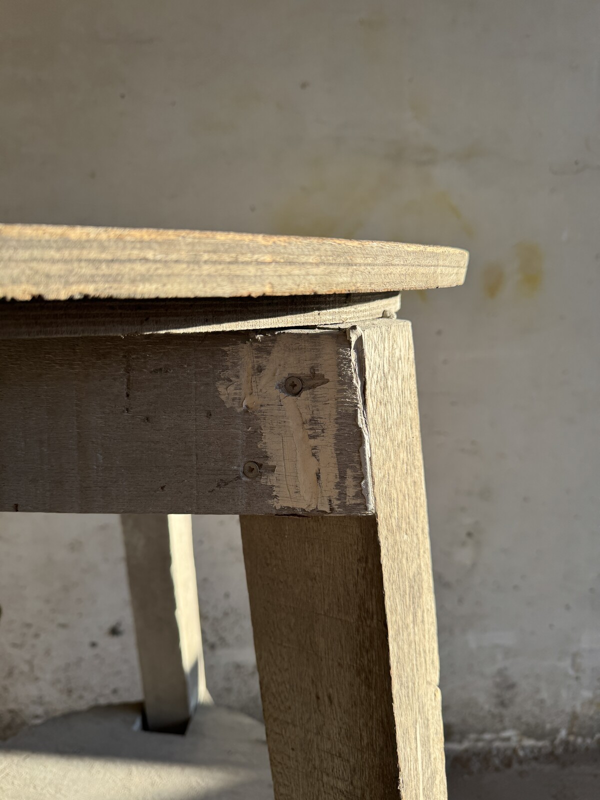 Vintage rustieke houten bijzet tafel C. 1970