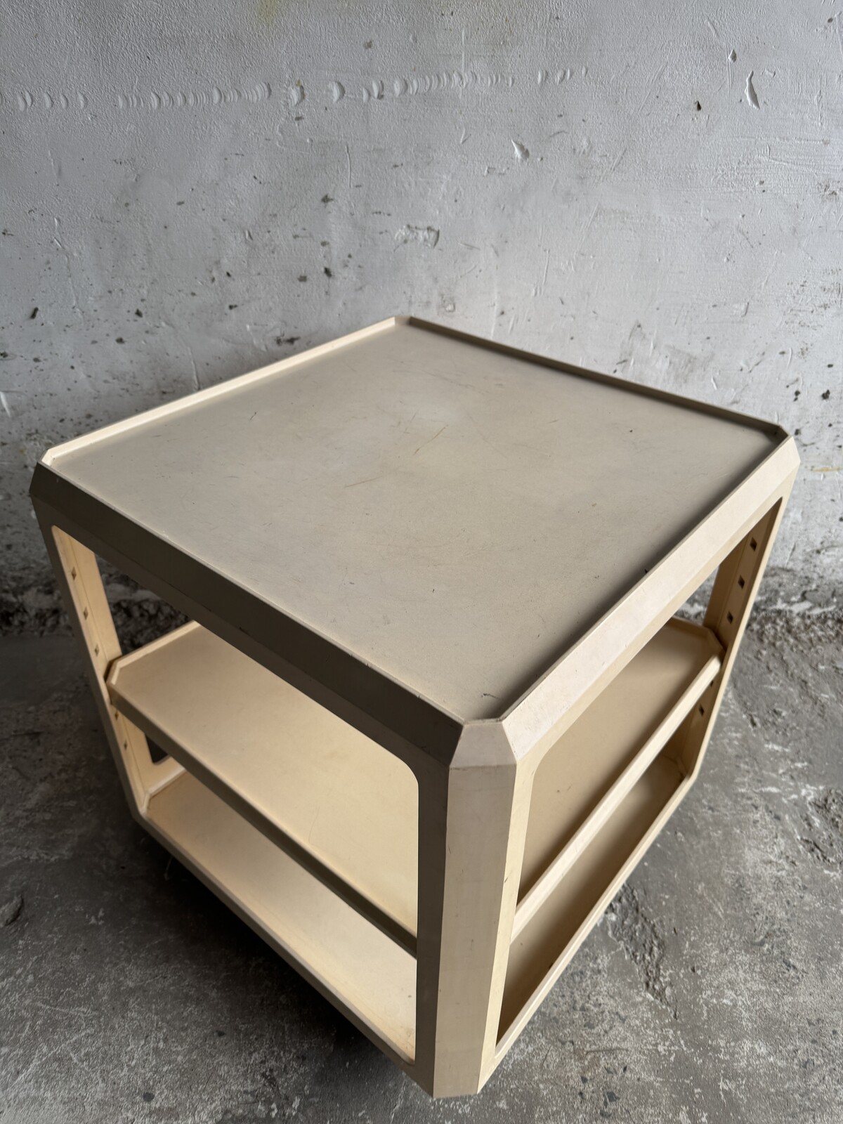 Witte ABS trolley van Alberto Rosselli voor Kartell 1960