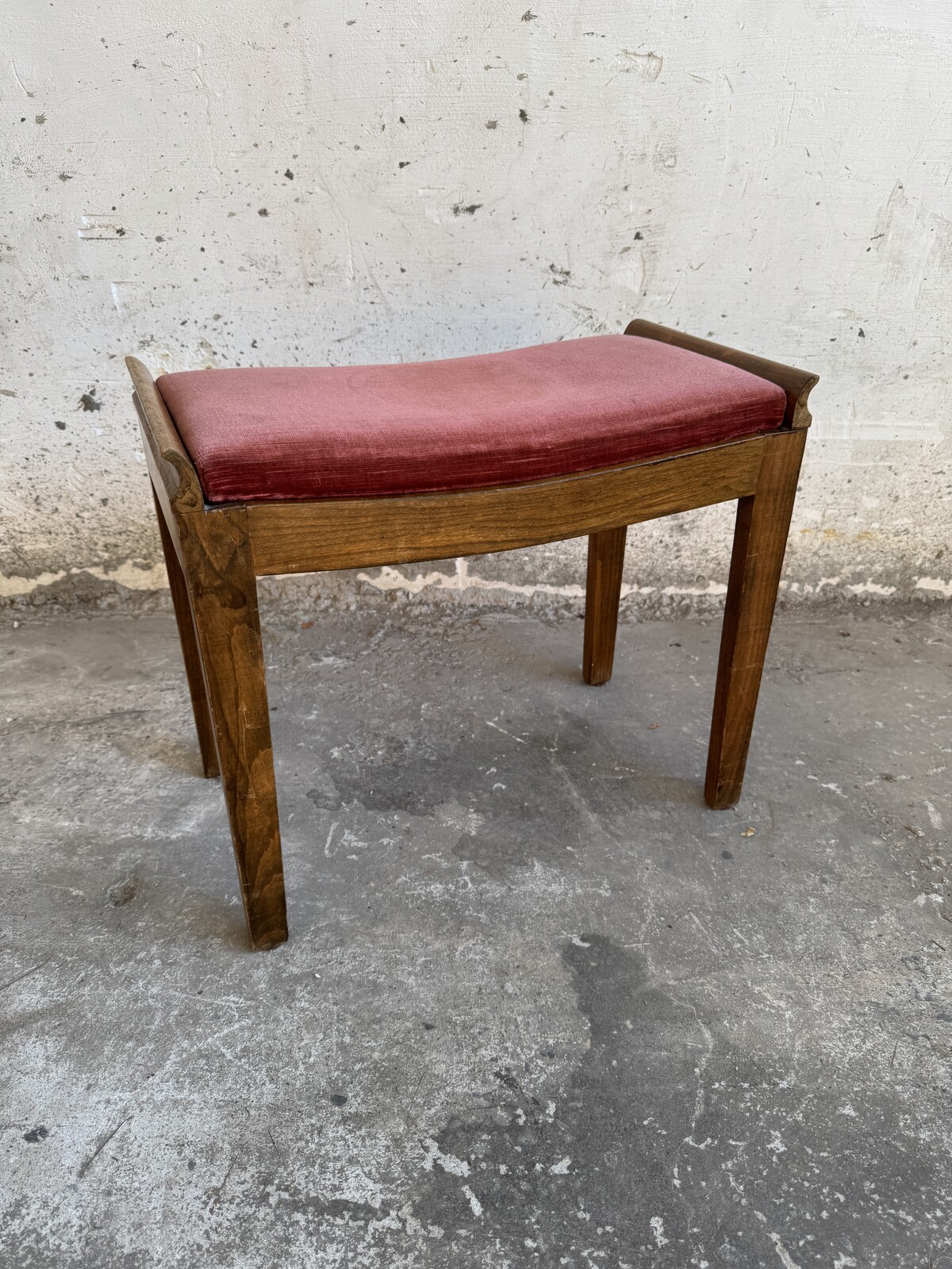 Wooden and fabric sowing chair