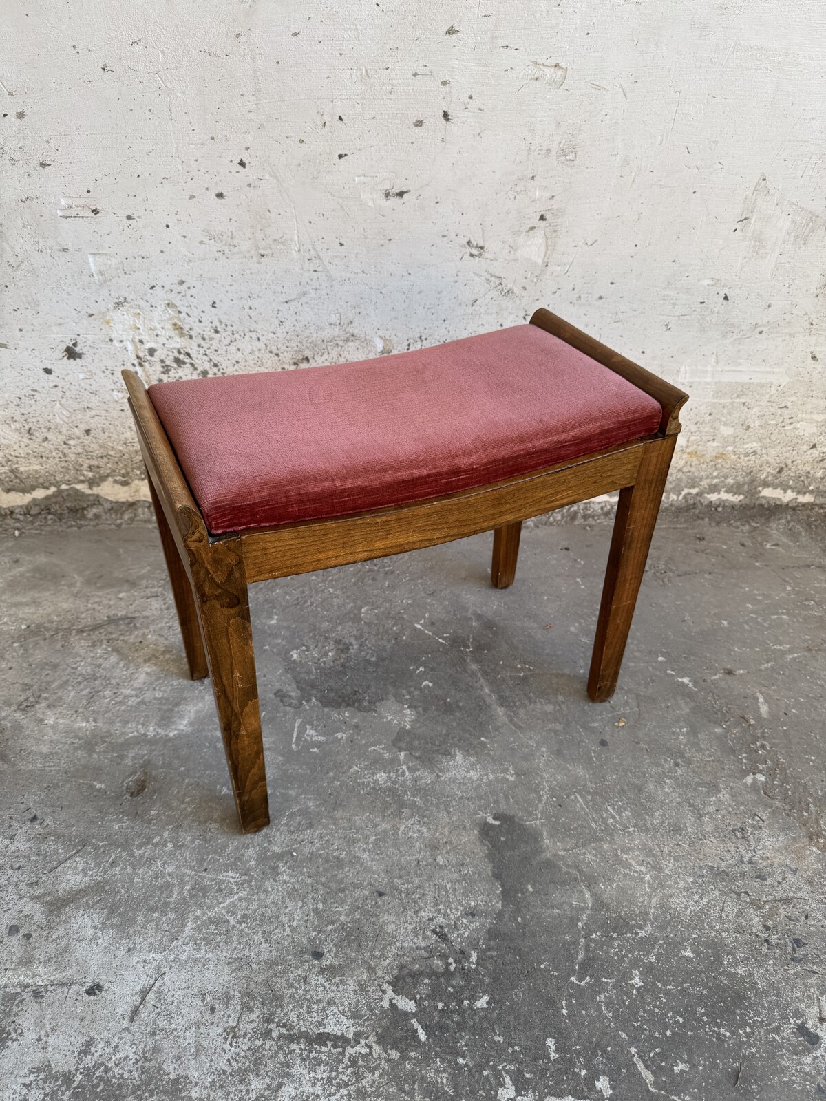 Wooden and fabric sowing chair